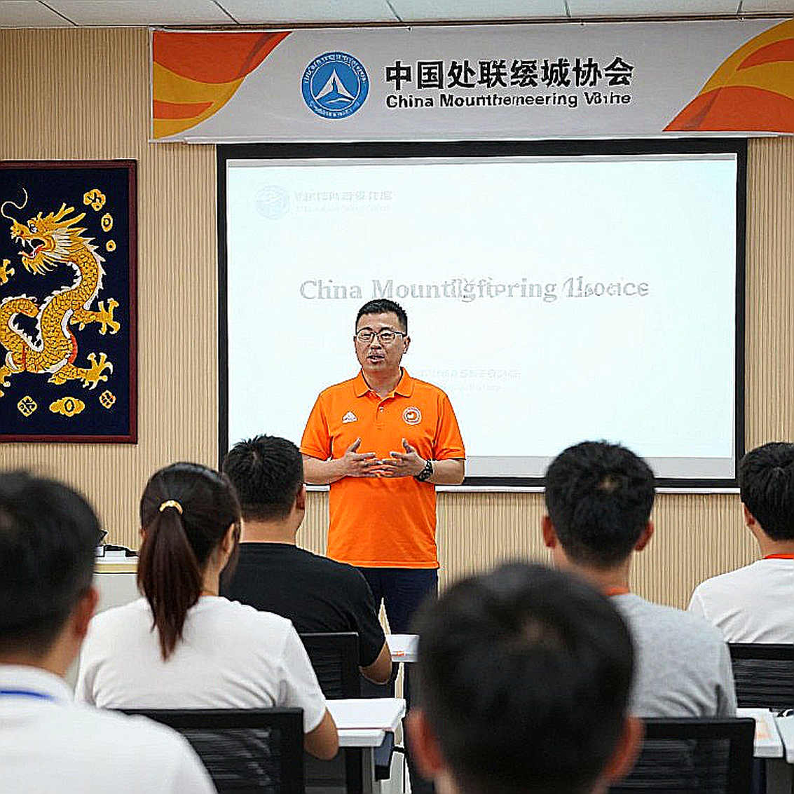 Ô trống N/A: chỗ bóng đá Việt Nam thua trước khi bóng lăn