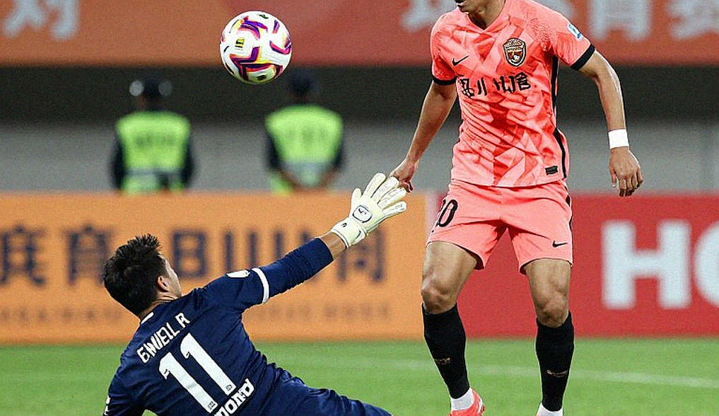 Roy Pedro và cuộc phòng thủ muộn màng ở Al-Ahli: Tấm huy chương châu Á che khuất điều gì?