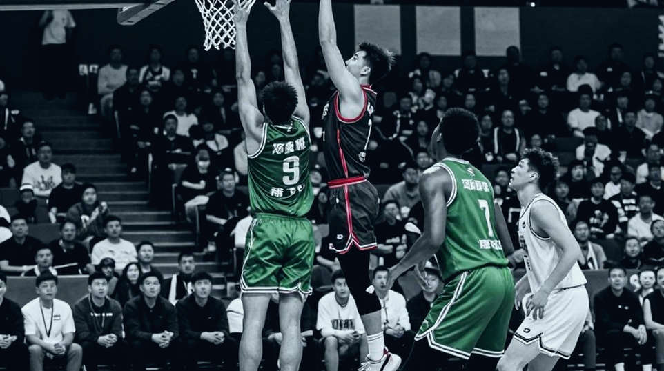 Luis Scola ở tuổi 46 và chữ 'trở lại' bị cả làng đọc sai
